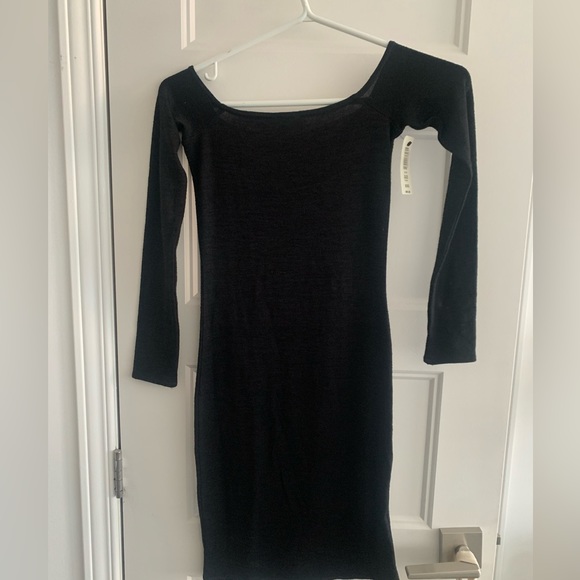 NWT Aritzia Wilfred free black off the shoulder bodycon dress - Picture 3 of 5